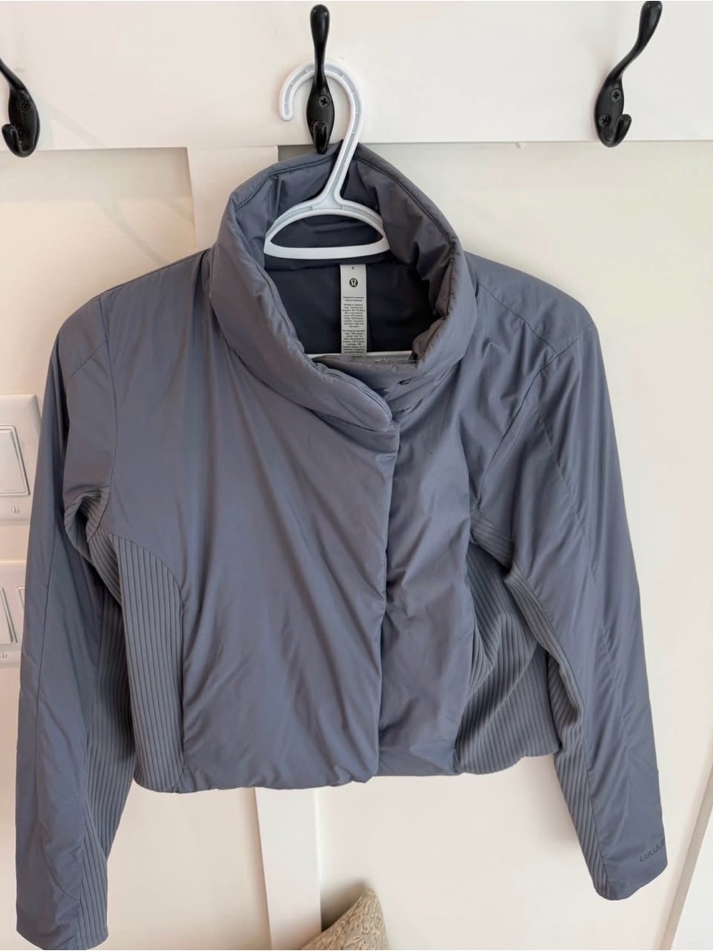 lululemon athletica Gray Cropped Funnel-Neck Puffer Jacket sleek city jacket